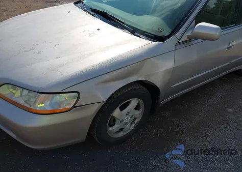 1998 Honda Accord Ex z USA, uszkodzony, nr VIN 1HGCG5656WA233507